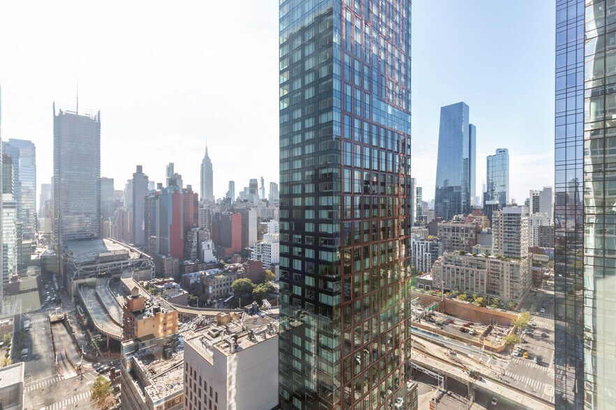 Building Photo - 561 10th Ave