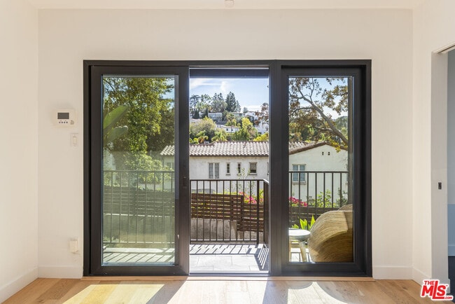 Building Photo - 3424 Primera Ave