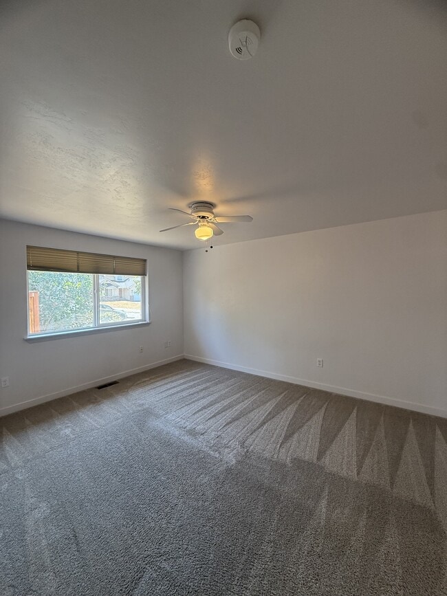Building Photo - 6128 Thornbury Ct SE