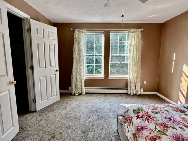 Building Photo - Like New 3BR, 1.5 bathroom Colonial For Rent