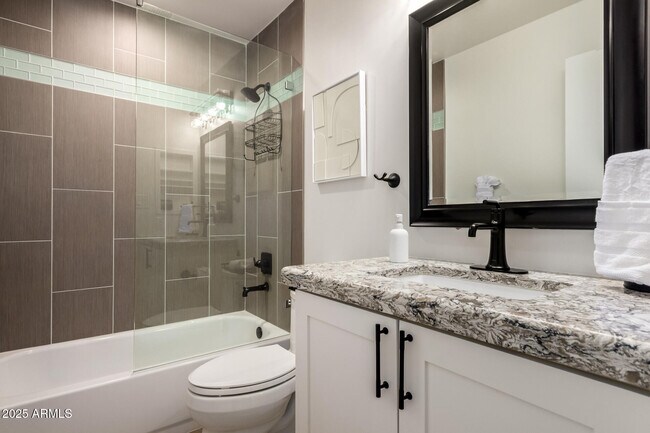 Building Photo - 5724 N Scottsdale Rd