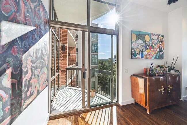 Building Photo - 2211 Briarglen Dr