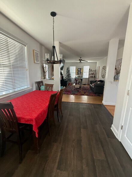 Building Photo - 1112 Rebarah Moor Dr