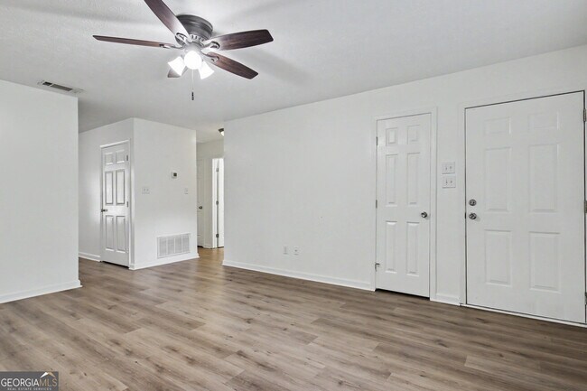 Building Photo - 150 Hill Chase Ct