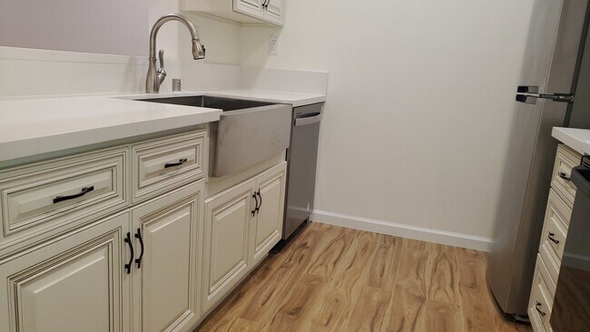 New large farm sink and faucet - 5334 Lindley Ave