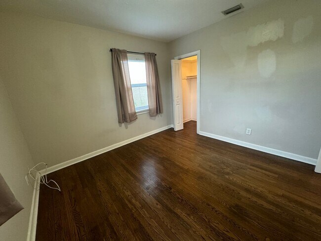 Building Photo - 1BR Apartment for Rent – Walk to Downtown Lake Worth, Beach & Golf