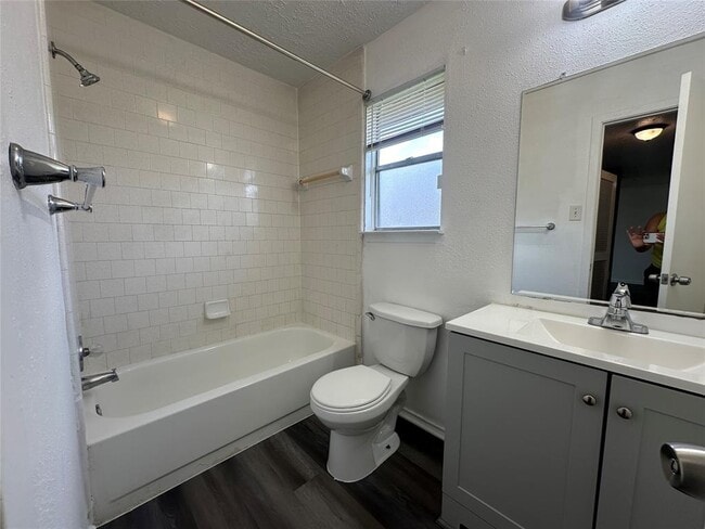 Building Photo - 5434 Parkridge Dr