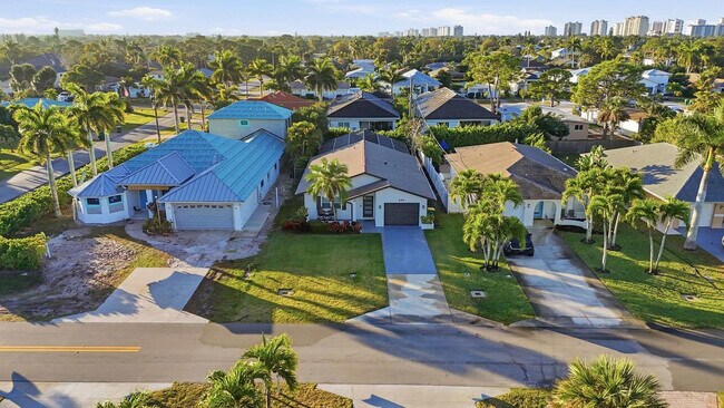 Building Photo - 692 106th Ave N