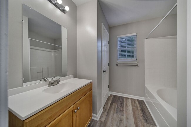 Building Photo - Lovely 4 Bed 2 Bath Home in Charlotte!