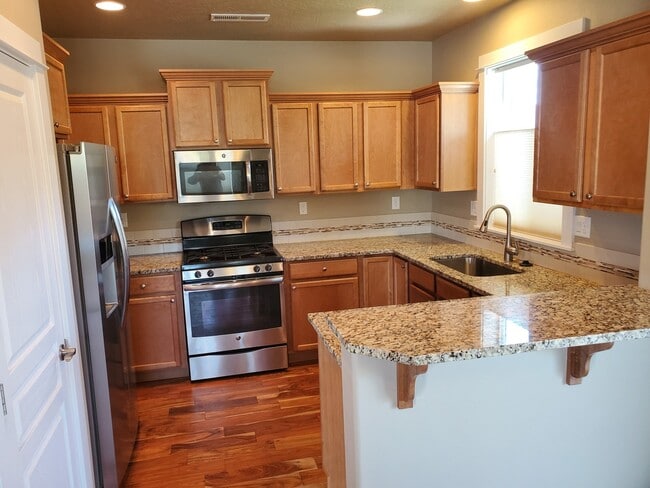 Building Photo - COMING SOON - 3 Bed 2 Bath single level - Fence - 2 Car Garage