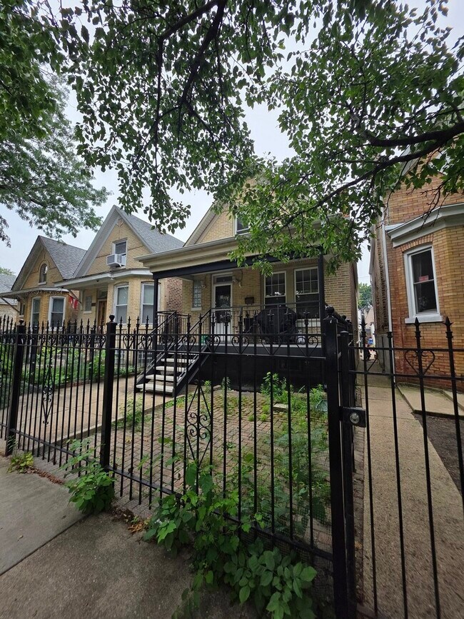 Building Photo - 3419 W Beach Ave