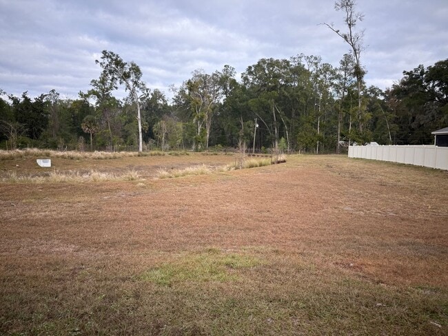 Building Photo - 4 Bedroom 2 Bath Convenient to Everything