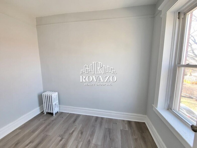 Building Photo - 16 Duryea St