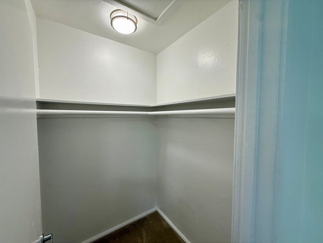 Building Photo - 406 Woodland Ave