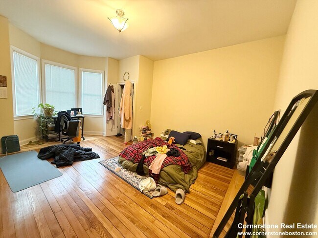 Building Photo - Nice and Spacious 2BR in Fort Hill!