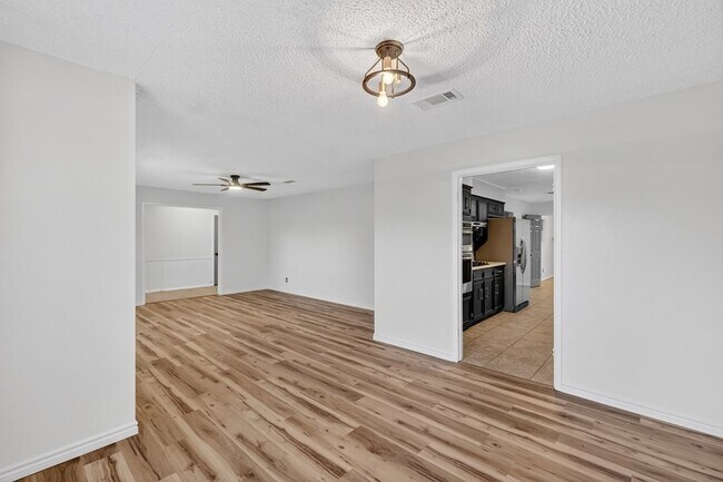 Building Photo - 2821 Metz Dr