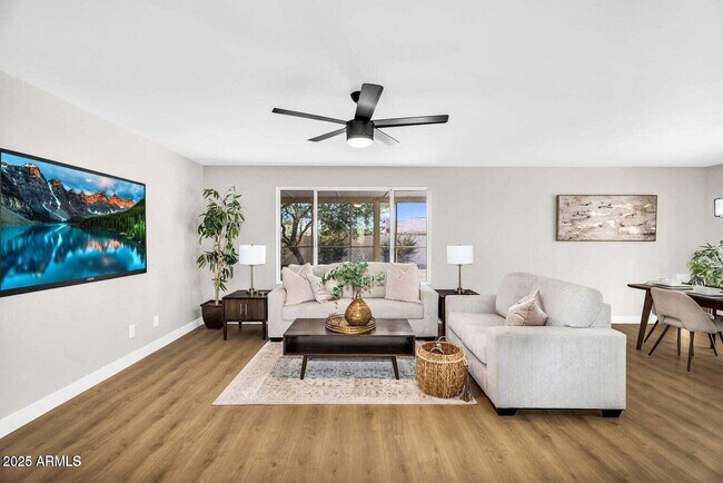 Building Photo - 25810 S Boxwood Dr