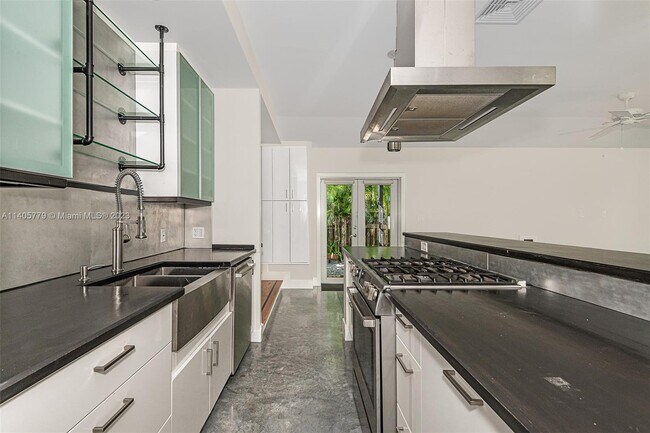 Building Photo - 500 Palmetto Dr