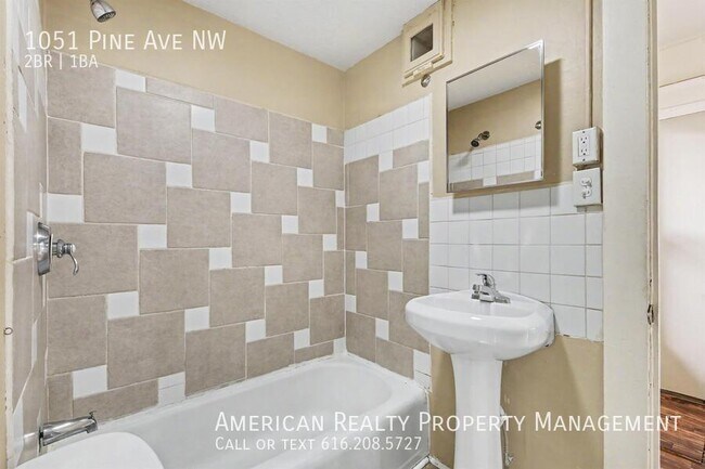 Building Photo - 1051 Pine Ave NW