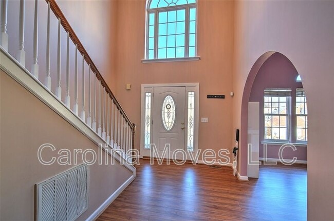 Building Photo - 512 S Orchard Farms Ave