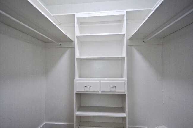 Building Photo - 671 W Merriweather St