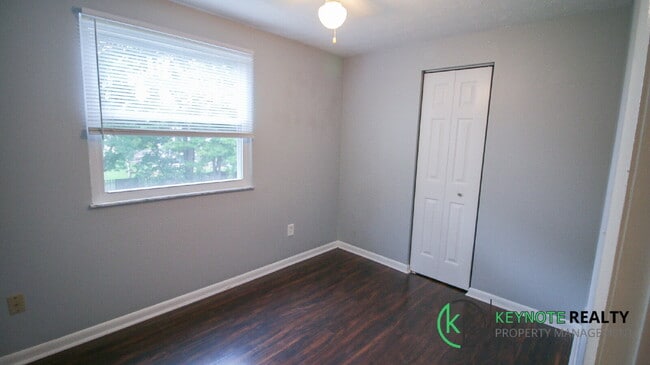 Building Photo - Gorgeous 4 Bedroom, 4 Bathroom Home Availa...
