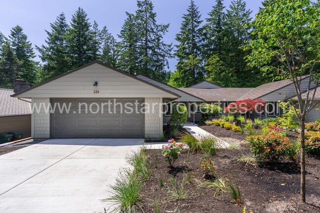 Primary Photo - Beautifully fully remodeled Lake Oswego Du...