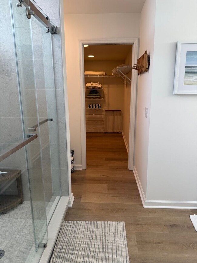 Building Photo - 10 Cobblestone Ct