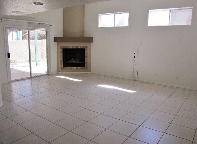 Building Photo - 3BR/2BA/2CG, 1615 sq.ft. home in Sierra Springs subdivision in Sierra Vista, AZ