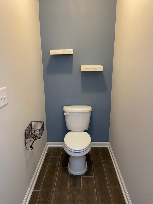 Building Photo - 108 Jersey Ln