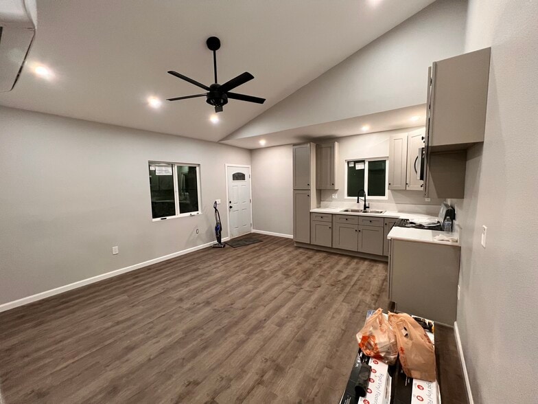 Building Photo - 1752 W 82nd St