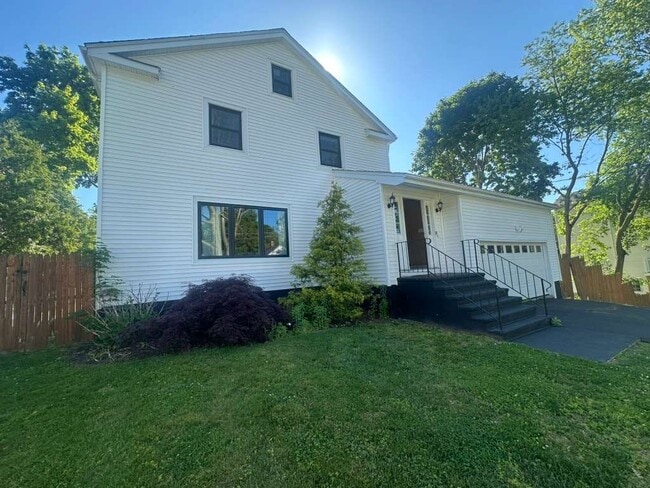 Building Photo - 1790 Stratfield Rd