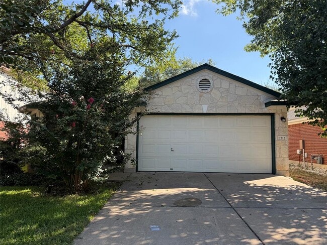 Building Photo - 2512 Claudia Dr