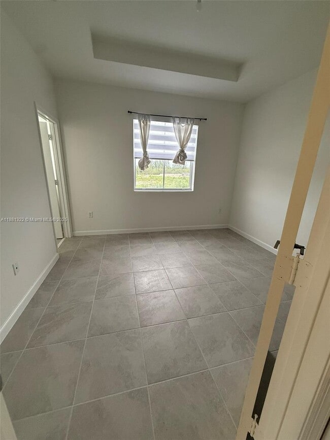 Building Photo - 2582 SE 29th St