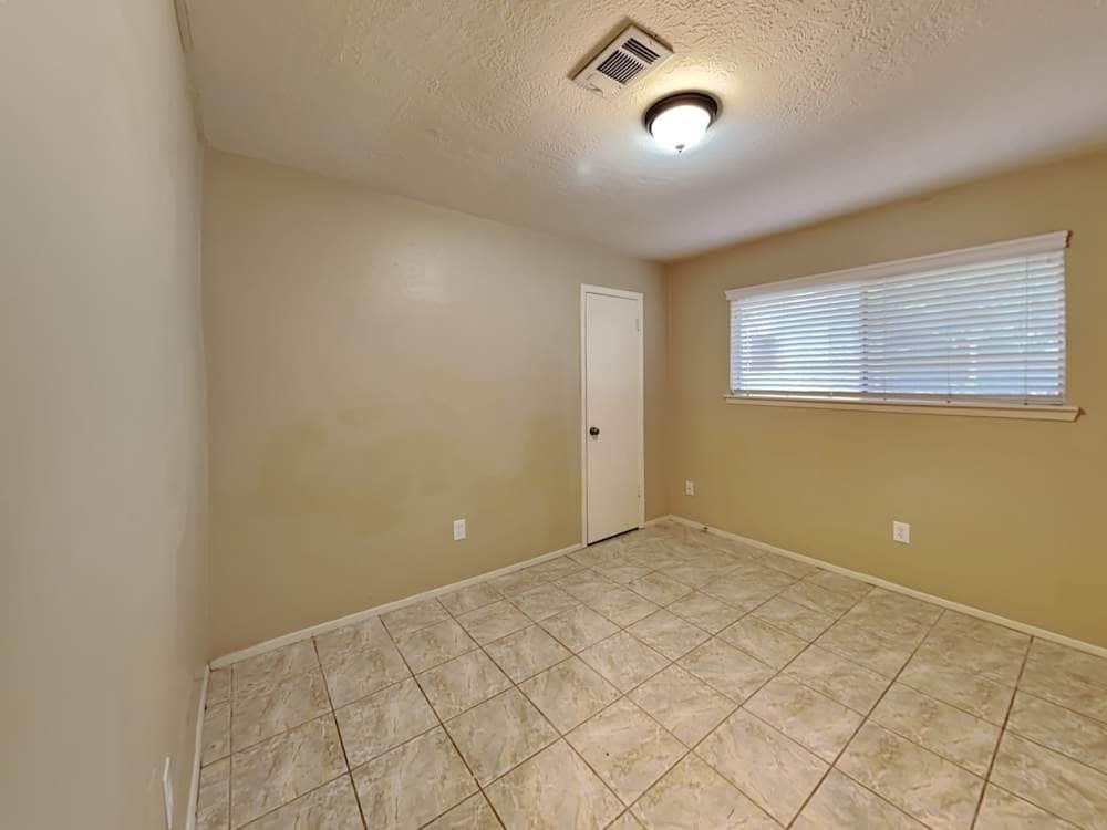 Building Photo - 22606 Meadowgate Dr