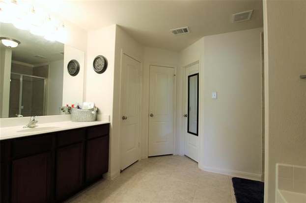 Building Photo - 2300 Sable Wood Dr