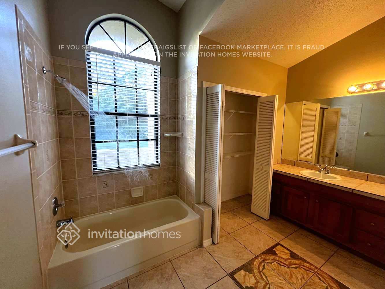 Building Photo - 1649 SE Lorraine St