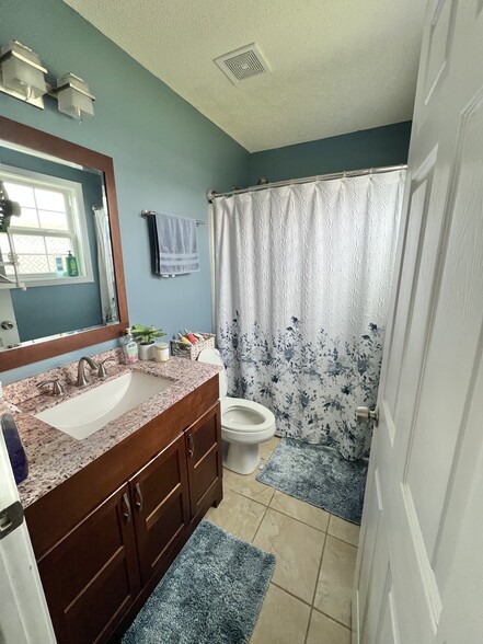 Building Photo - 522 Foxfield Ct