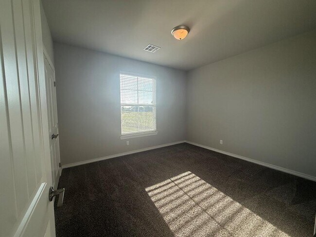 Building Photo - 9544 Monterey Dr