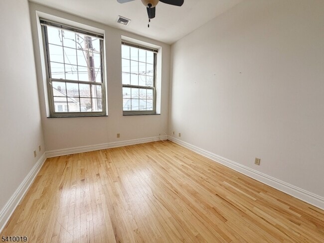 Building Photo - 33 Forest Ave