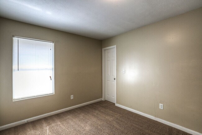 Building Photo - 4 Bed / 3 Bath Duplex — 1 Month Free | North Houston