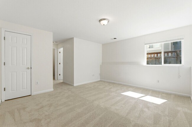 Building Photo - 3-bed + office, 2-bath home, minutes to Denver and close to outdoor recreation areas