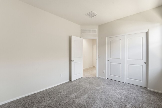 Building Photo - Stylish 3BR Home with Granite Counters + Community Parks & Splash Pads