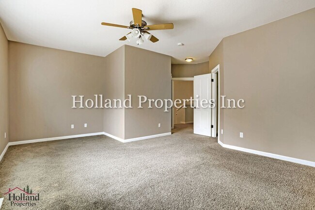 Building Photo - 4949 SW 141st Ave
