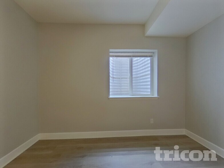 Building Photo - 6313 N Genoa Way