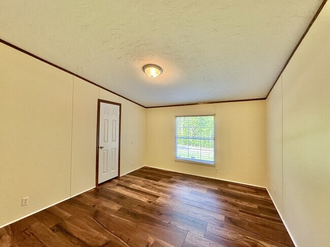 Building Photo - 229 Bateman Ln