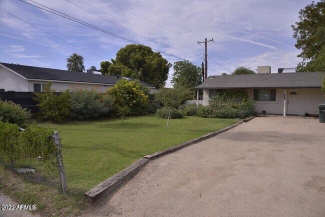 Building Photo - 5650 N 10th St