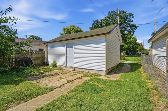 Building Photo - 413 Lockwood Ave