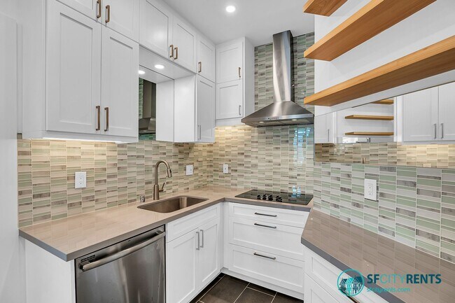 Building Photo - Pacific Heights: Remodeled Bi-Level Condo w/ Private Yard & Garage near Alta Vista Park