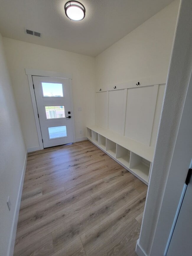 Building Photo - Beautiful Newly Built 3 Bedroom 2.5 Bath Townhome In Sweetgrass!!!!!